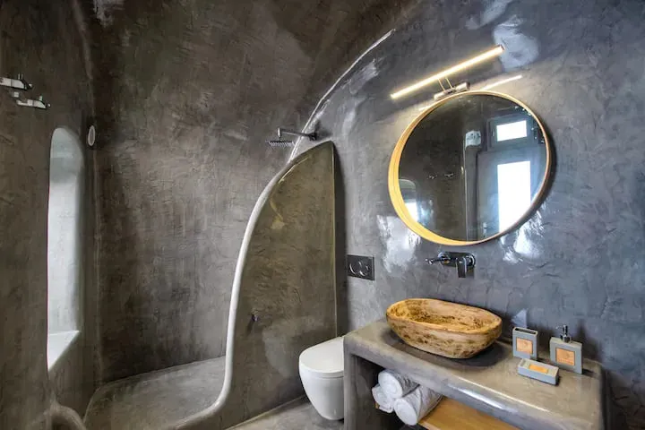 Deluxe Suite bathroom