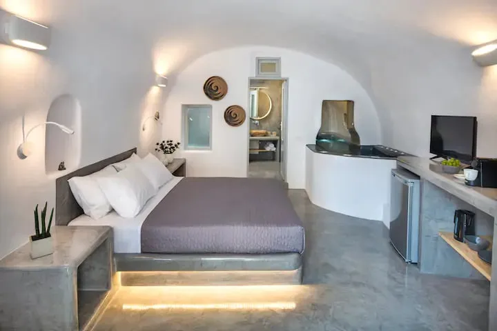 Deluxe Suite — arched bedroom with private jacuzzi, Aetheria Villas, Oia, Santorini