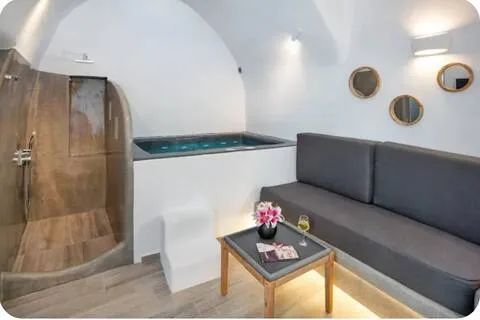 Junior Suite indoor jacuzzi and sofa